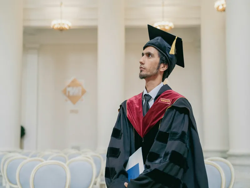 Comprar Diploma Superior Online - Diploma Ensino Médio é Superior Comprar - Diploma Superior Reconhecido MEC 18 diploma homem magro